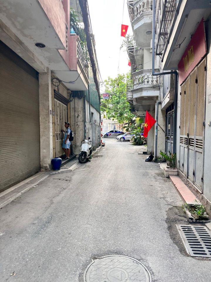 Bán đất mặt ngõ 12 Bồ Đề: 43,8m2, đường thông ô tô 7 chỗ, cầu Chương Dương, sang phố chỉ 5p