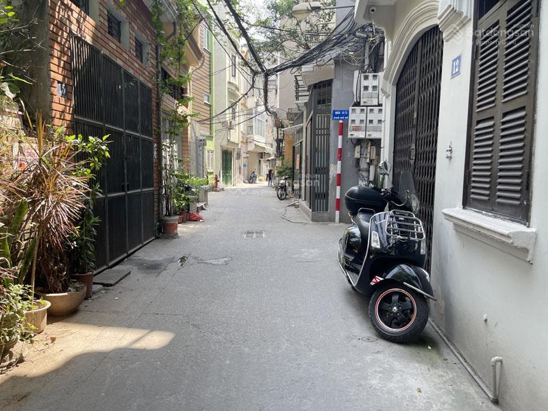 Bán đất mặt ngõ 12 bồ đề 43,8m2, đường thông ô tô 7 chỗ, cầu chương dương, sang phố chỉ 5p