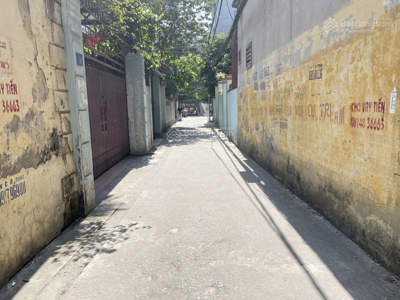 Bán đất mặt ngõ 12 bồ đề 43,8m2, đường thông ô tô 7 chỗ, cầu chương dương, sang phố chỉ 5p