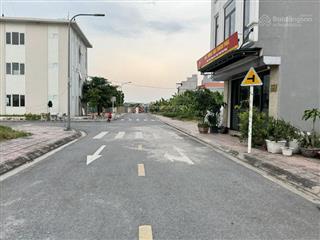 Chính chủ bán đất đấu giá cự khối, long biên 65m2 mặt tiền 5m, đường 13m vỉa hè