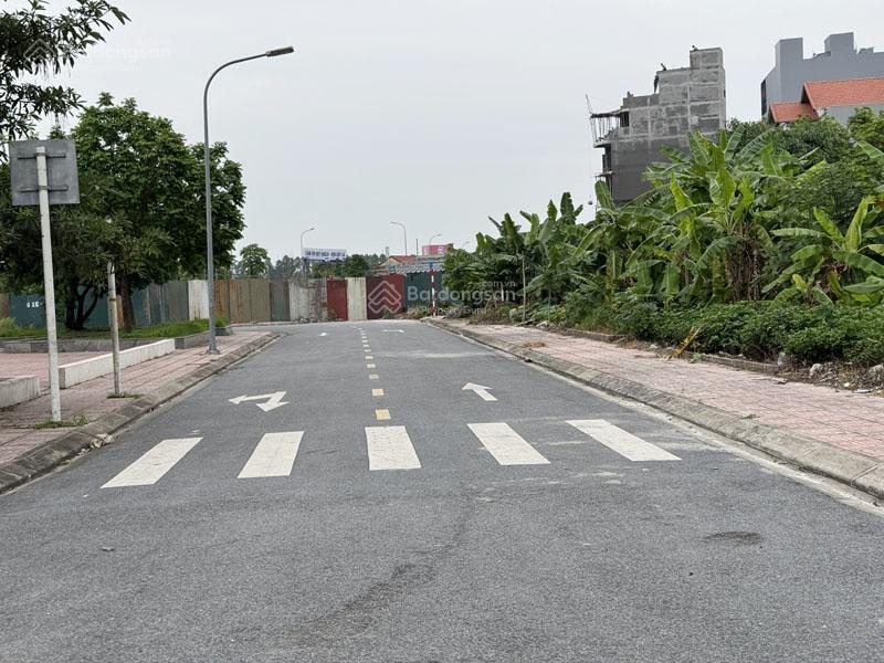 Chính chủ bán đất đấu giá cự khối, long biên 65m2 mặt tiền 5m, đường 13m vỉa hè