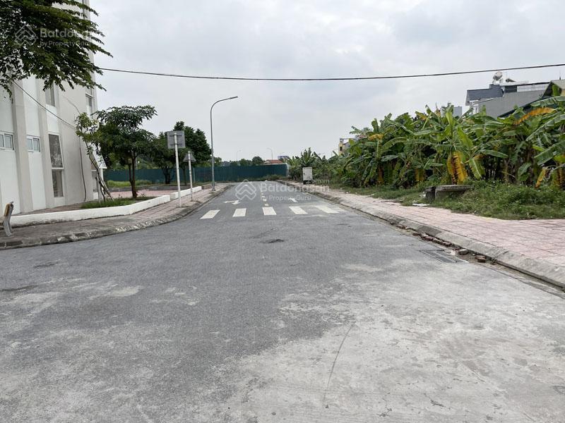 Chính chủ bán đất đấu giá cự khối, long biên 65m2 mặt tiền 5m, đường 13m vỉa hè