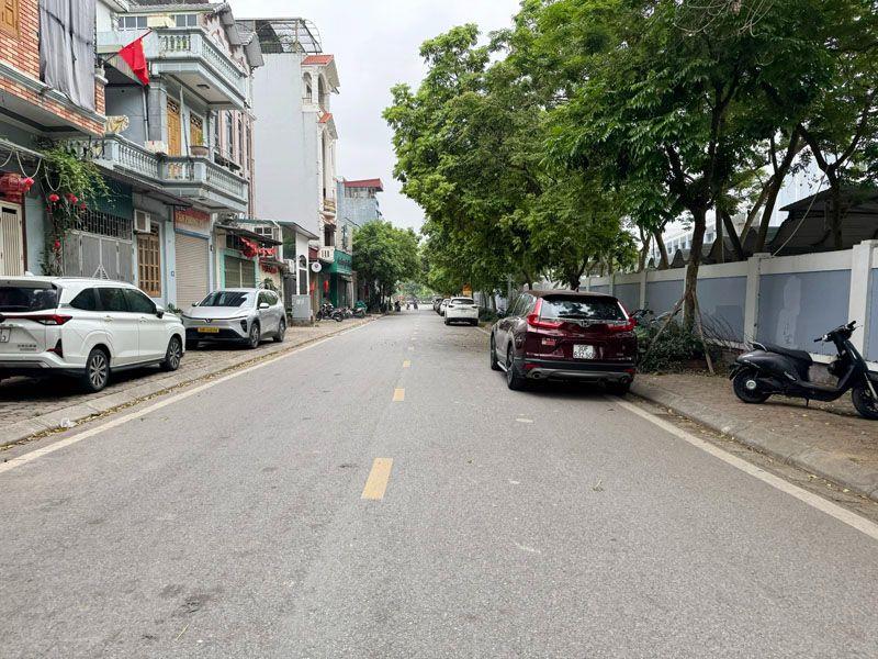 Bán đất mặt ngõ 195 Phúc Lợi: DT 116,3m2, MT 5,5m, đường 15m đối diện trường học