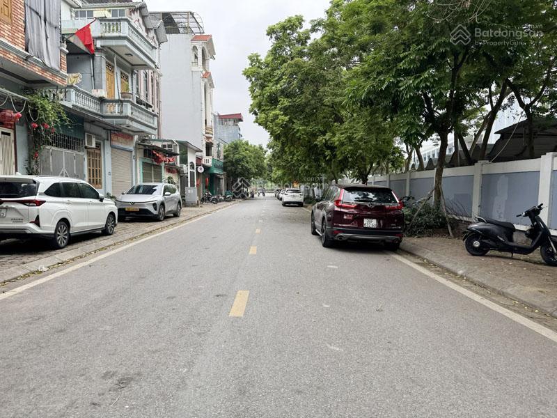 Bán đất mặt ngõ 195 phúc lợi dt 116,3m2, mt 5,5m, đường 15m đối diện trường học