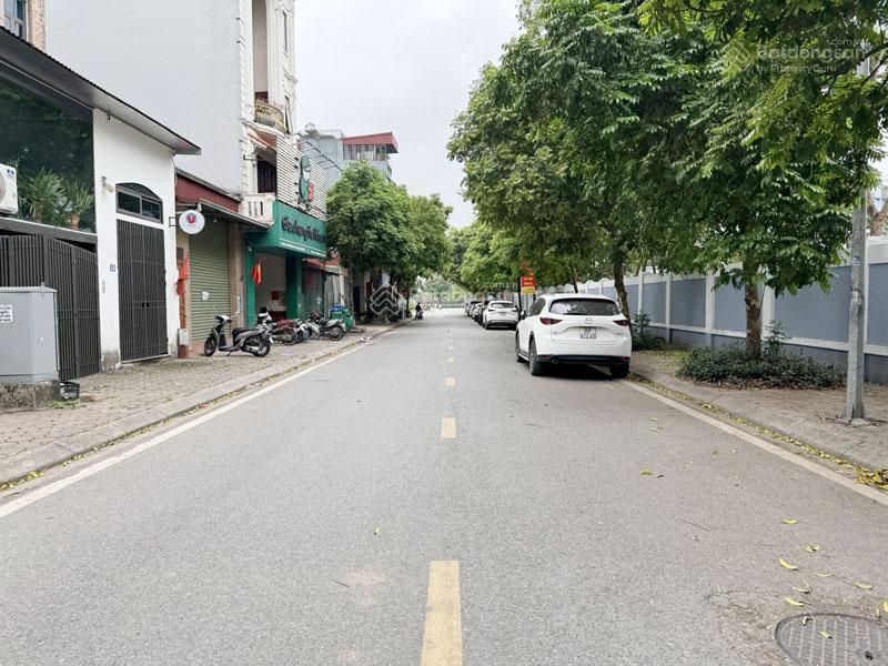 Bán đất mặt ngõ 195 phúc lợi dt 116,3m2, mt 5,5m, đường 15m đối diện trường học
