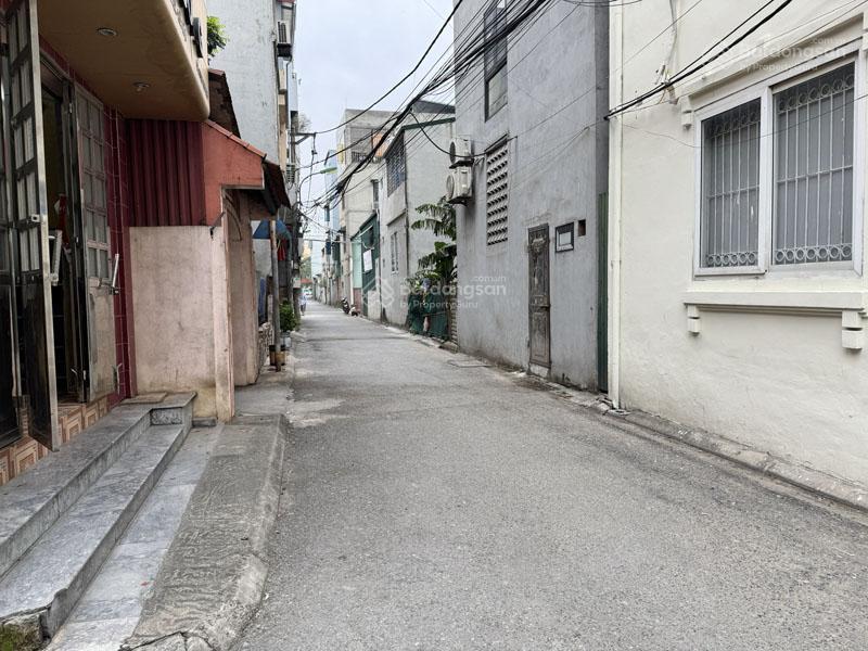 Cần bán 59,9m2 đất đẹp ngõ 95 kẻ tạnh  ngõ ô tô tránh thông cả ngả  ngay chợ quán tình