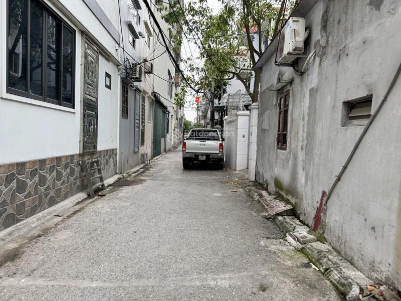 Cần bán 59,9m2 đất đẹp ngõ 95 kẻ tạnh  ngõ ô tô tránh thông cả ngả  ngay chợ quán tình