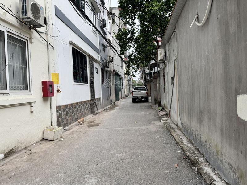 Cần bán 59,9m2 đất đẹp ngõ 95 kẻ tạnh  ngõ ô tô tránh thông cả ngả  ngay chợ quán tình