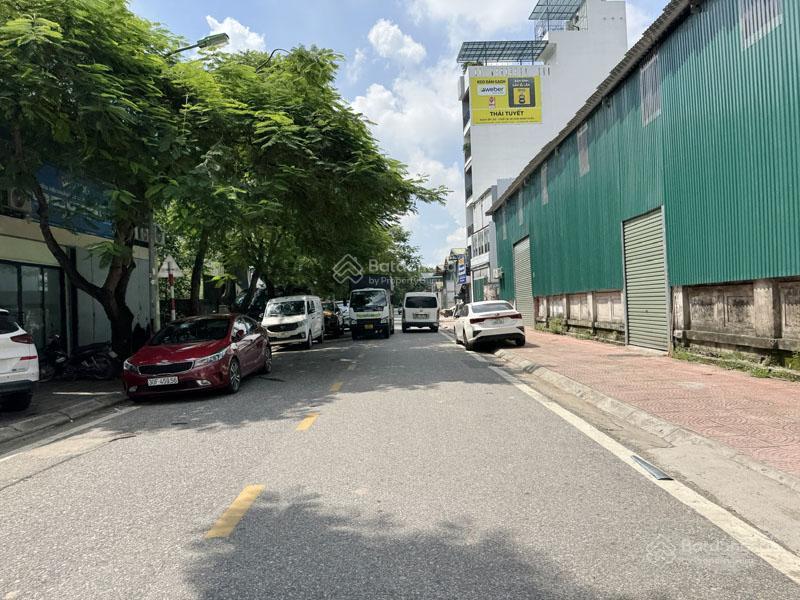 Cực hiếm! 161m2 đất thổ cư, mặt phố hoa động, đường rộng 15m, kinh doanh và an cư đều lợi