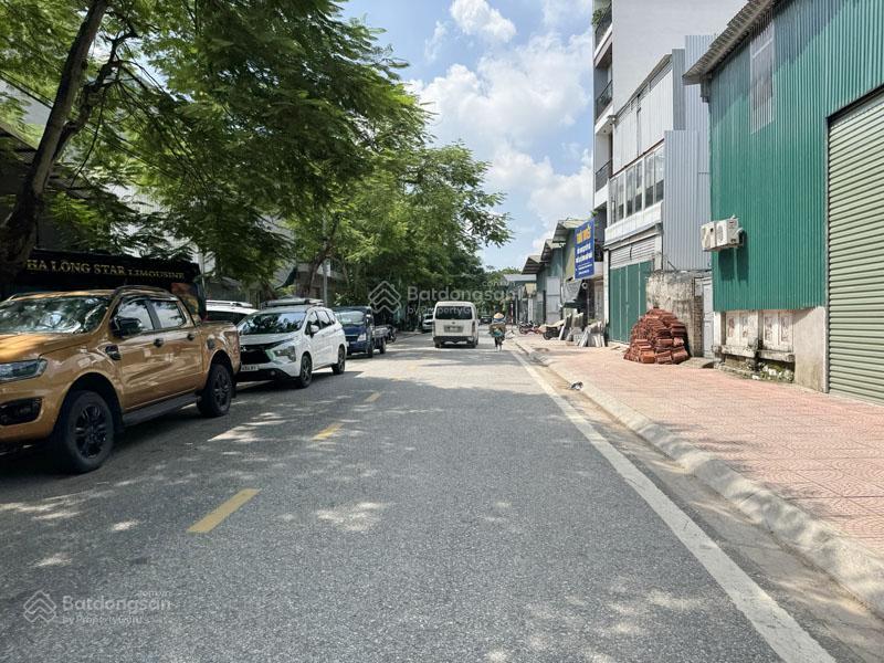 Cực hiếm! 161m2 đất thổ cư, mặt phố hoa động, đường rộng 15m, kinh doanh và an cư đều lợi