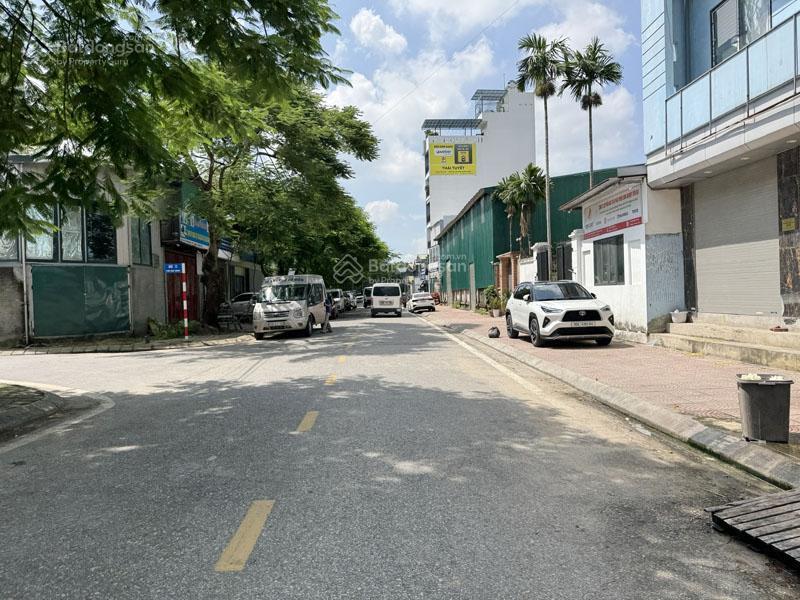 Cực hiếm! 161m2 đất thổ cư, mặt phố hoa động, đường rộng 15m, kinh doanh và an cư đều lợi