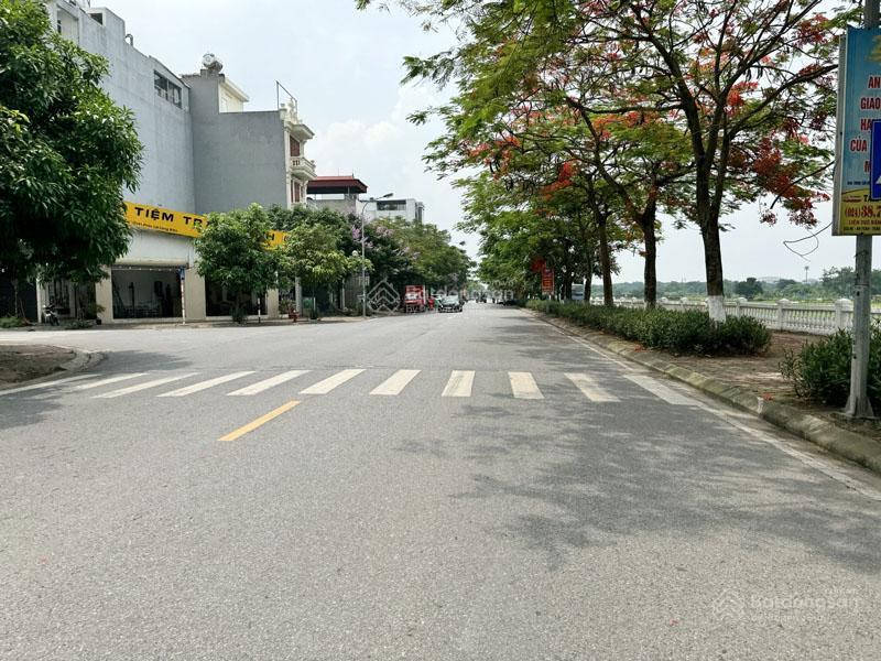 Hiếm có! bán đất lô góc phố phúc lợi 98,7m2 vị trí vàng làm showroom, văn phòng