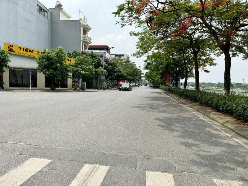 Hiếm có! bán đất lô góc phố phúc lợi 98,7m2 vị trí vàng làm showroom, văn phòng