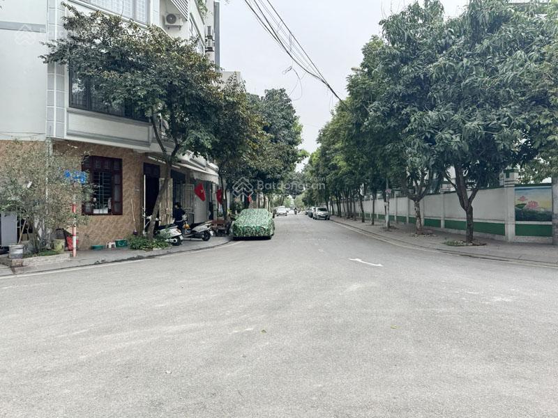 Bán 122,7m2 đất đấu giá thượng thanh, có nhà xưởng cho thuê 15tr/tháng, ô tô tải tránh, kinh doanh