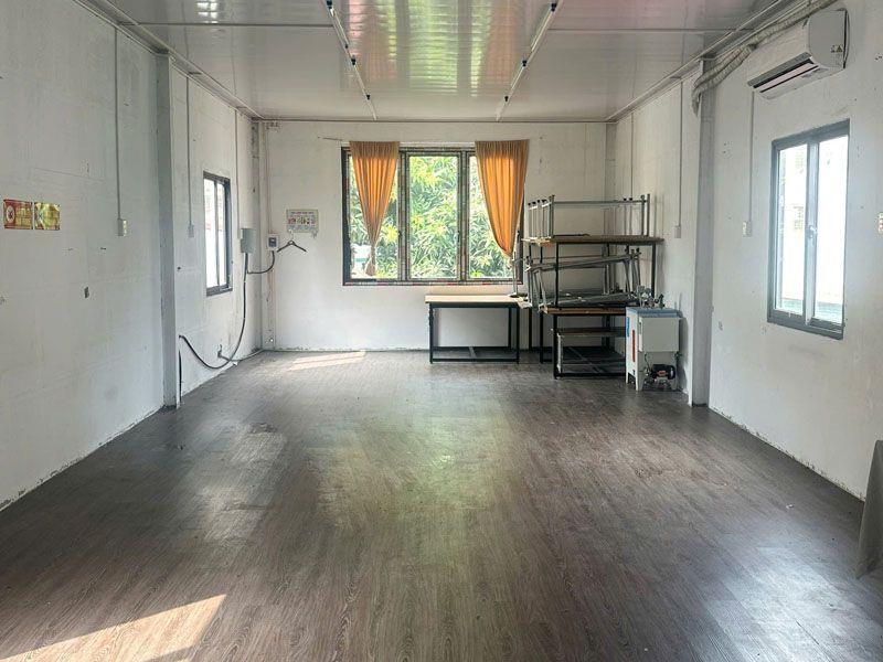 Cần bán 103m2 nhà khung 2 tầng đầu Phố Lý Thánh Tông Gia Lâm, ở hoặc cho thuê đều hợp lý