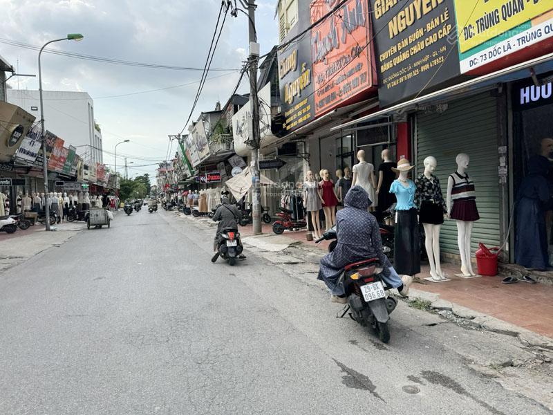 Bán đất tặng nhà c4 mặt phố chợ ninh hiệp 80m2  trung tâm buôn bán sầm uất nhất