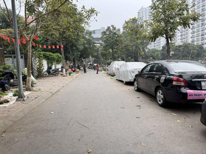 Bán đất tđc phúc lợi 40m2 nở hậu sát chung cư ruby, bước vài bước ra hồ điều hòa