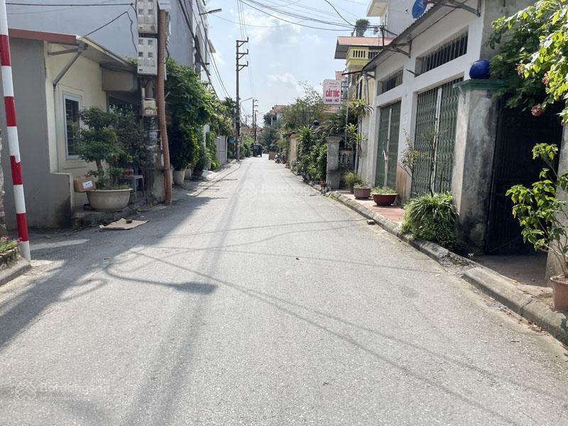 Bán 33,5m2 nhà 3 tầng đông dư bát tràng. đường 5m chỗ ô tô ngủ trong nhà, gần trường học các cấp