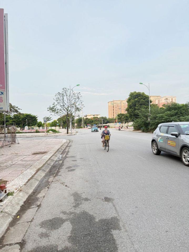 Đón Sóng Cầu Trần Hưng Đạo: Bán 90,6m2 nhà 4 tầng đối diện Công Viên Lệ Mật, đường 25m Chợ Kim Quan