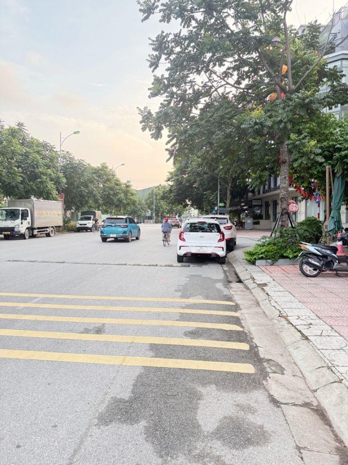 Đón Sóng Cầu Trần Hưng Đạo: Bán 90,6m2 nhà 4 tầng đối diện Công Viên Lệ Mật, đường 25m Chợ Kim Quan
