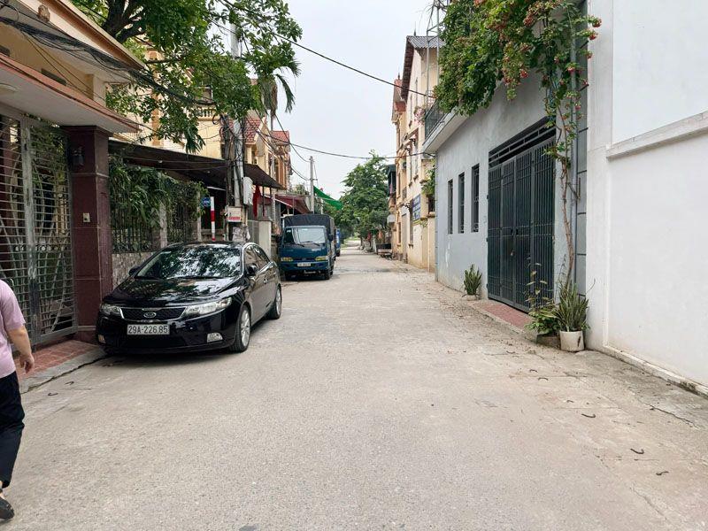 Cần bán 181m2 đất thổ cư mặt đường chính Đổng Xuyên. Đường 3 ô tô tránh, gần chợ