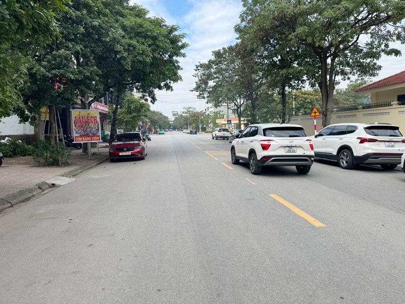 Bán đất mặt đường Nguyễn Khiêm Ích Trâu Quỳ: 140m2 (MT 7M) - Đường 22m vỉa hè 5m - View thoáng Vĩnh Viễn