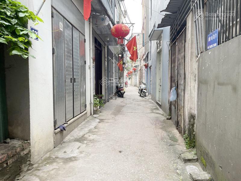 Cần bán 41,1m2 đất thổ cư cách 20m ra mặt phố đức giang. gần chợ và khu đô thị bình minh garden