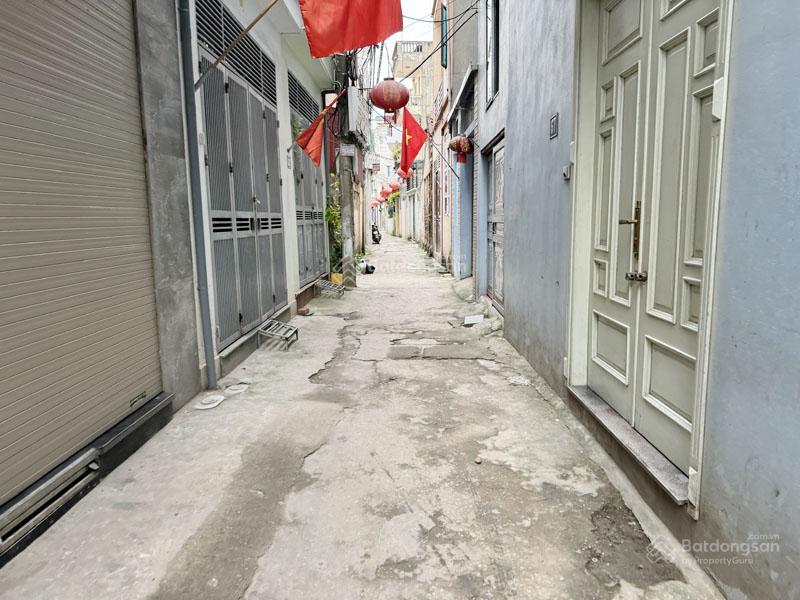 Cần bán 41,1m2 đất thổ cư cách 20m ra mặt phố đức giang. gần chợ và khu đô thị bình minh garden