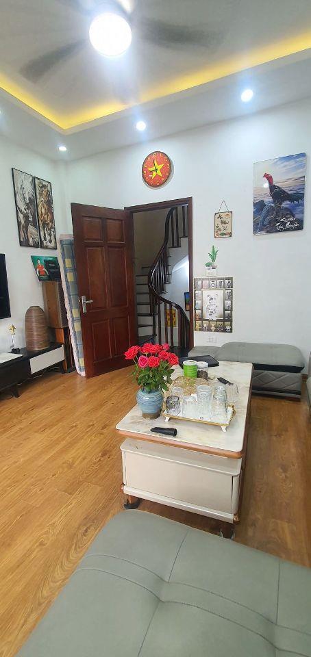 Bán căn góc 30,8m2 nhà 5 tầng ngõ 80 Hoa Lâm. Nhà đẹp, view thoáng, cách ô tô 20m