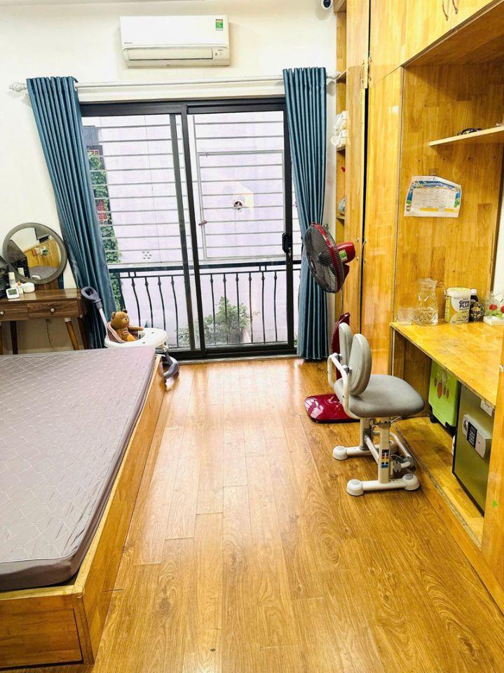 Bán căn góc 30,8m2 nhà 5 tầng ngõ 80 Hoa Lâm. Nhà đẹp, view thoáng, cách ô tô 20m