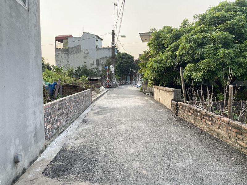 Cần bán 39m đất xóm 8 đông dư  bát tràng. đường ô tô moning chạy tới, cách 50m ra đường ô tô tránh