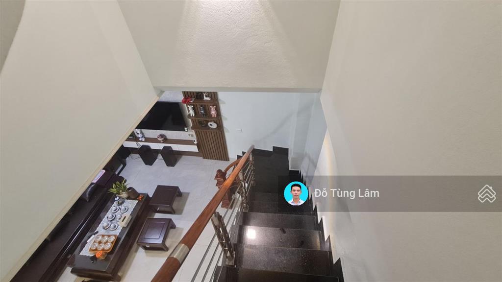 Cần tiền bán gấp căn góc 63,3m2 nhà 5 tầng, thang máy, mặt đường thôn lê xá. đường 5m, ô tô vào nhà