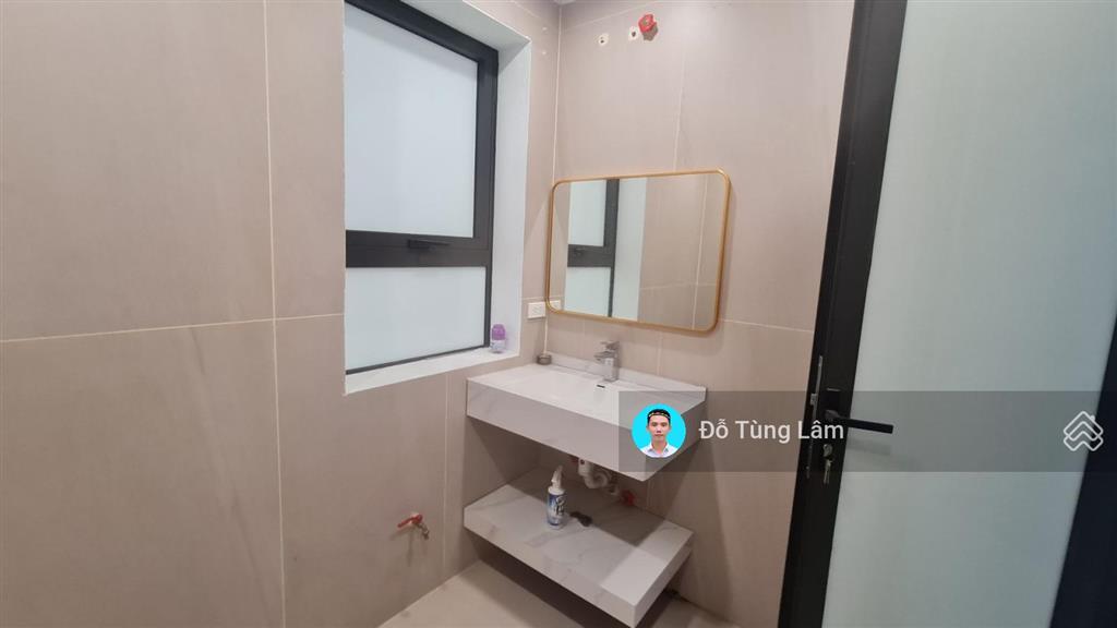 Cần tiền bán gấp căn góc 63,3m2 nhà 5 tầng, thang máy, mặt đường thôn lê xá. đường 5m, ô tô vào nhà