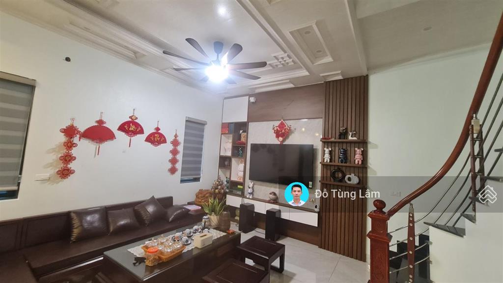 Cần tiền bán gấp căn góc 63,3m2 nhà 5 tầng, thang máy, mặt đường thôn lê xá. đường 5m, ô tô vào nhà