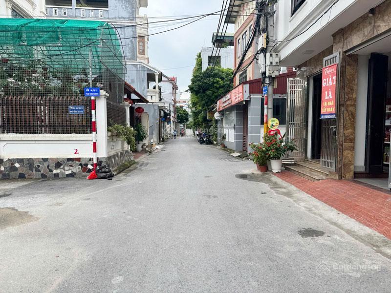 Lô góc đức giang việt hưng 54m2 ô tô 16 chỗ vào đất, cách 20m ra đường thông ô tô