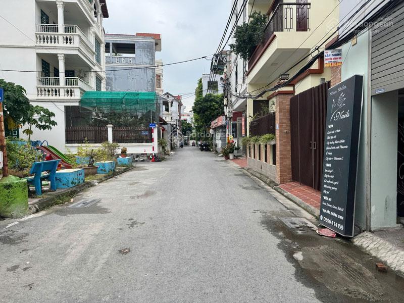 Lô góc đức giang việt hưng 54m2 ô tô 16 chỗ vào đất, cách 20m ra đường thông ô tô