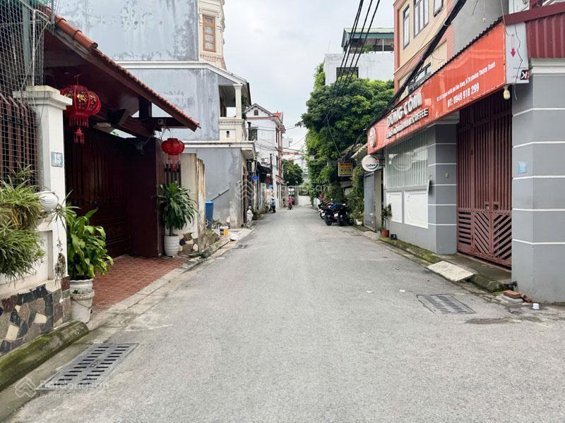 Lô góc đức giang việt hưng 54m2 ô tô 16 chỗ vào đất, cách 20m ra đường thông ô tô