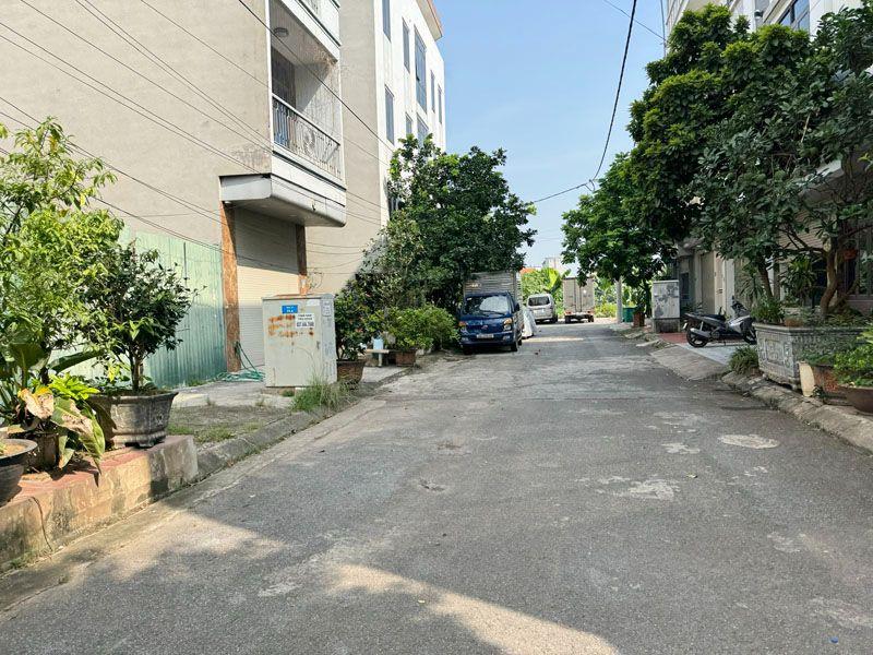 Cần Tiền Bán Gấp Nhà TĐC Đông Dư 120m2 Mặt Tiền 8m - Dân Xây Kiên Cố, Thiện Chí Thương Lượng