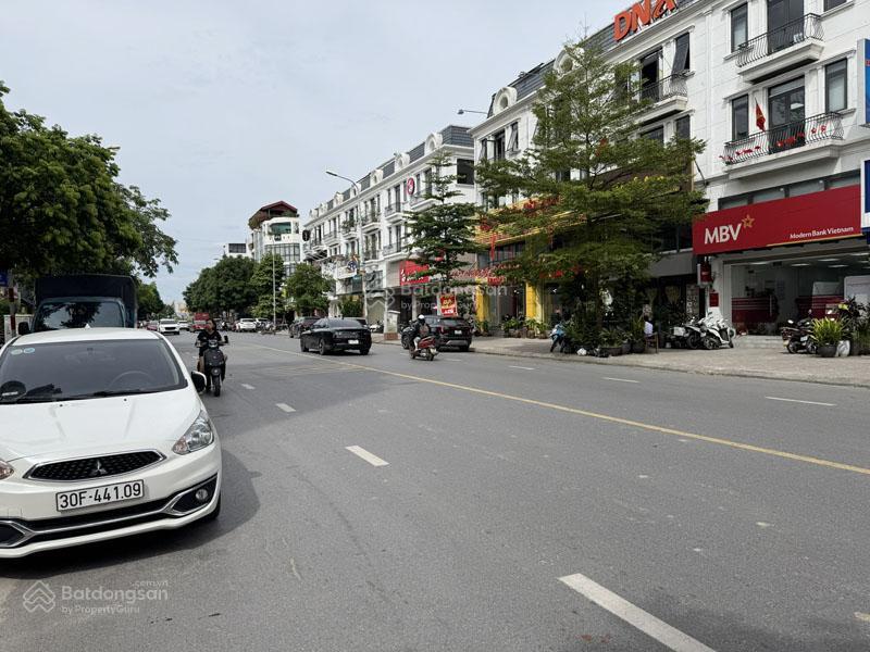 Bán shophouse sông hồng mặt đường thành trung gia lâm  90m2 mặt tiền 6m đường 30m