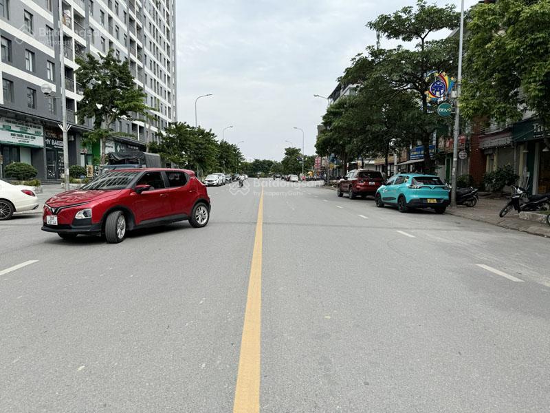 Bán shophouse sông hồng mặt đường thành trung gia lâm  90m2 mặt tiền 6m đường 30m