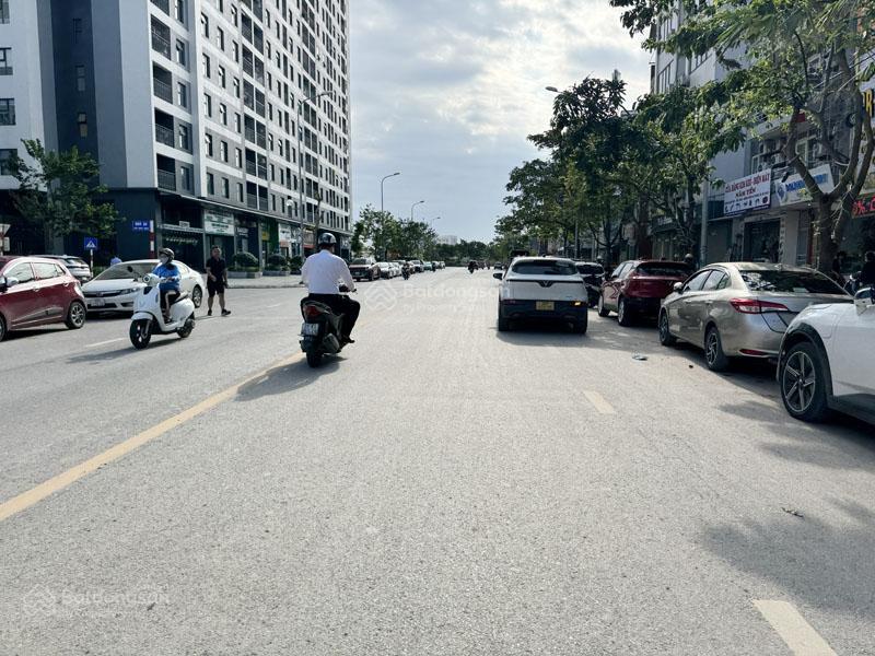Bán shophouse sông hồng mặt đường thành trung gia lâm  90m2 mặt tiền 6m đường 30m