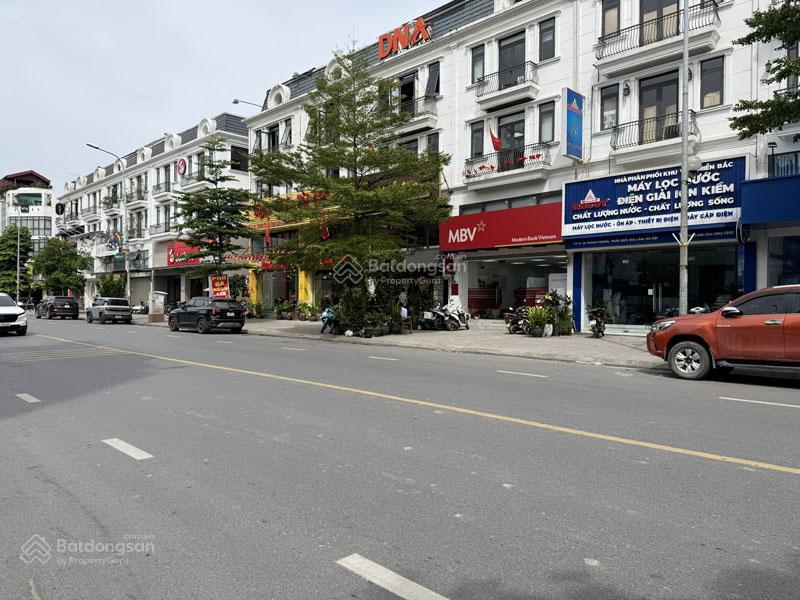 Bán shophouse sông hồng mặt đường thành trung gia lâm  90m2 mặt tiền 6m đường 30m