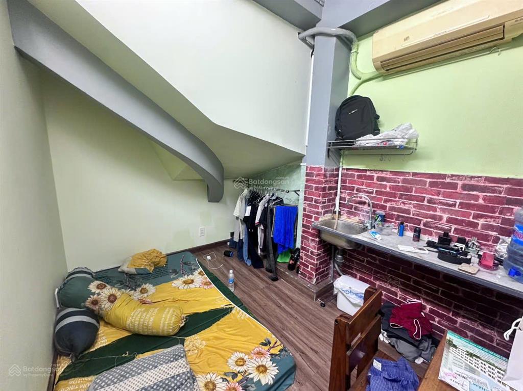 Tầng trệt giá 2,7tr/tháng, phòng 12m2 có lối đi riêng biệt, thoáng mát, sạch sẽ, có máy điều hòa,