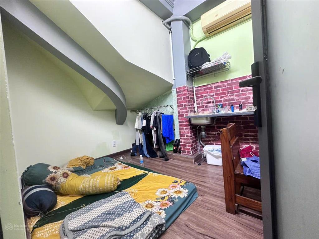 Tầng trệt giá 2,7tr/tháng, phòng 12m2 có lối đi riêng biệt, thoáng mát, sạch sẽ, có máy điều hòa,