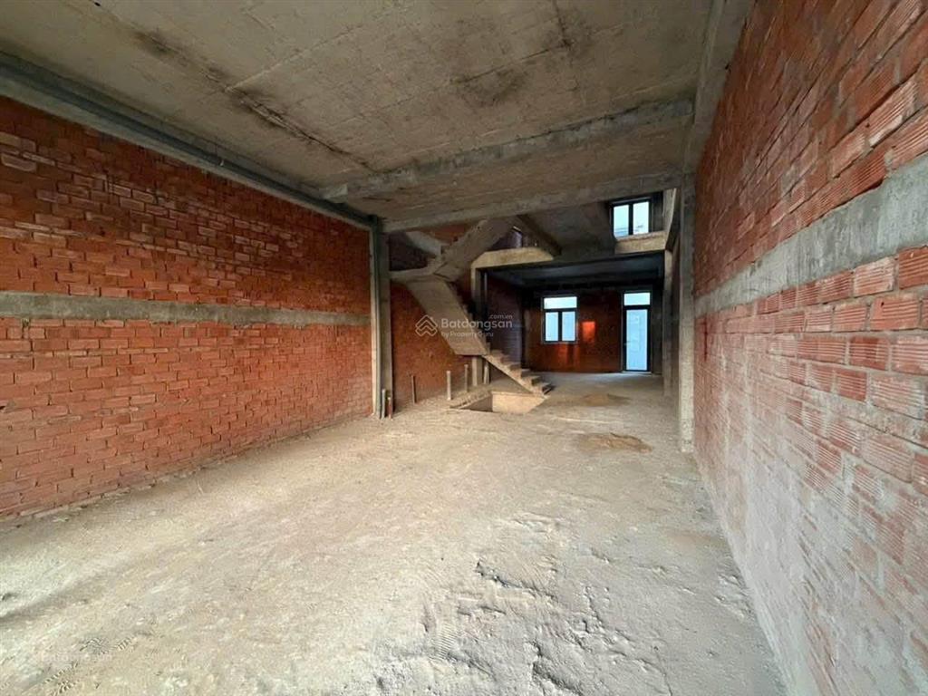 Chủ gửi bán căn nhà phố valora 5x20 9ty1