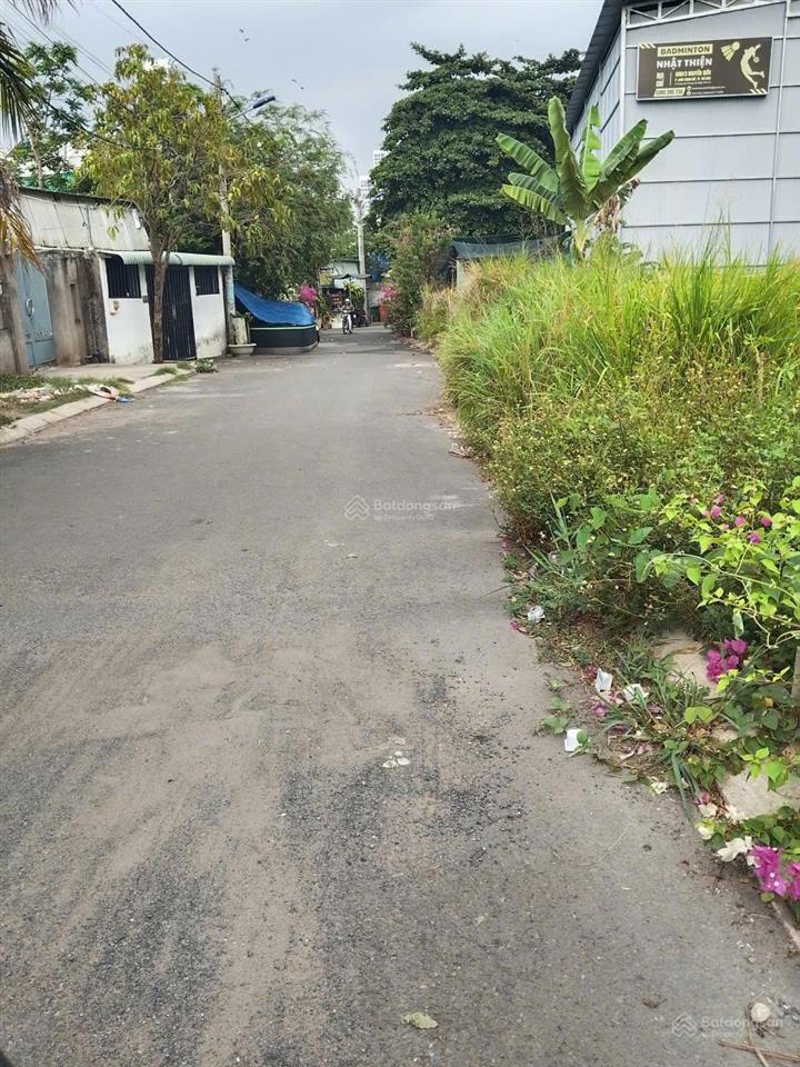 Bán gấp lô đất ngay ngã 3 nguyễn xiển  nguyễn văn tăng, q9, thủ đức.  0947 875 ***
