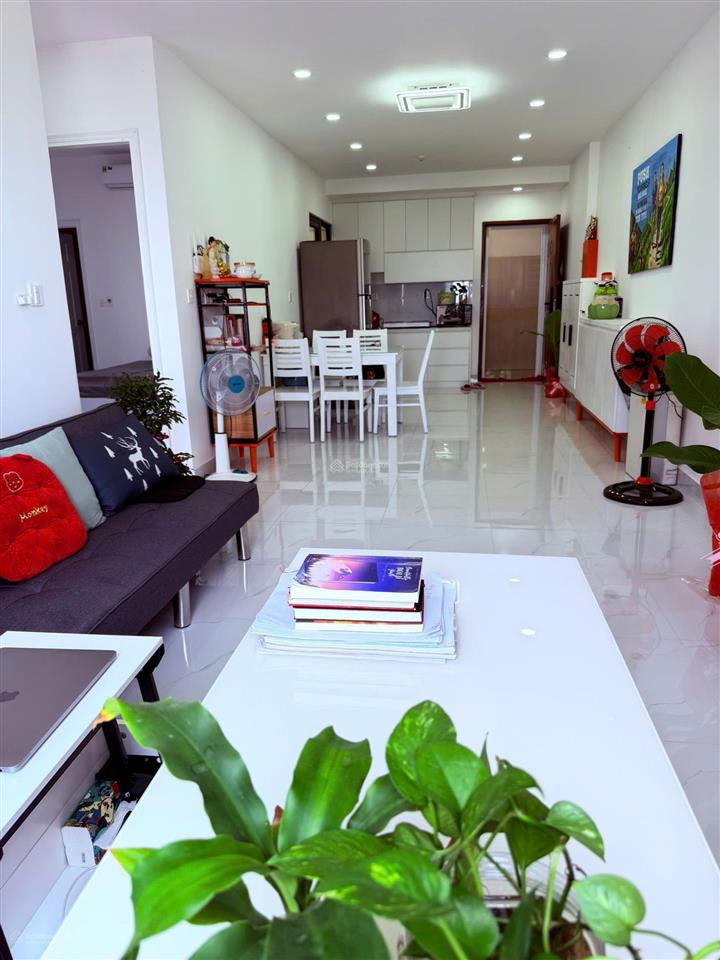 Bán căn hộ 2 phòng ngủ full nội thất, view thoáng, giá tốt tại the era town