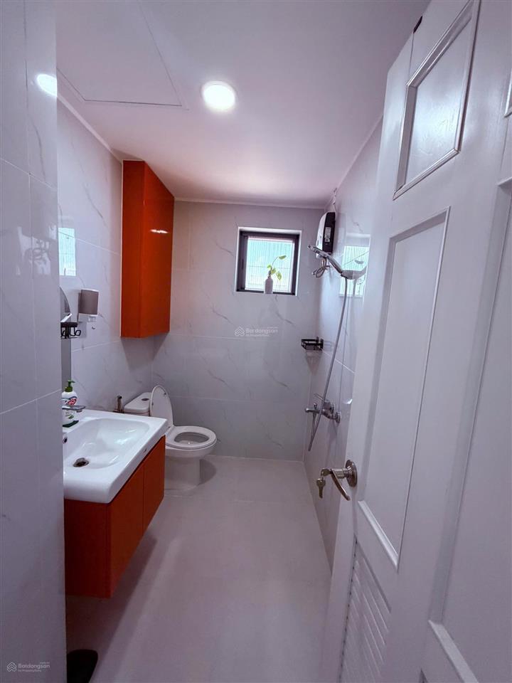 Bán căn hộ 2 phòng ngủ full nội thất, view thoáng, giá tốt tại the era town