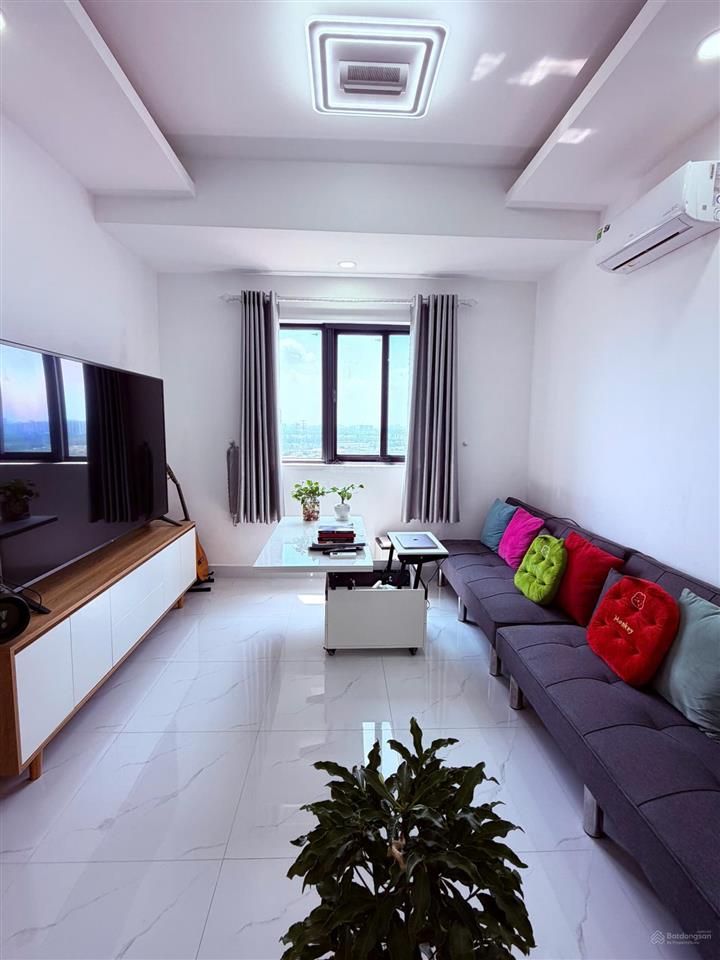Bán căn hộ 2 phòng ngủ full nội thất, view thoáng, giá tốt tại the era town