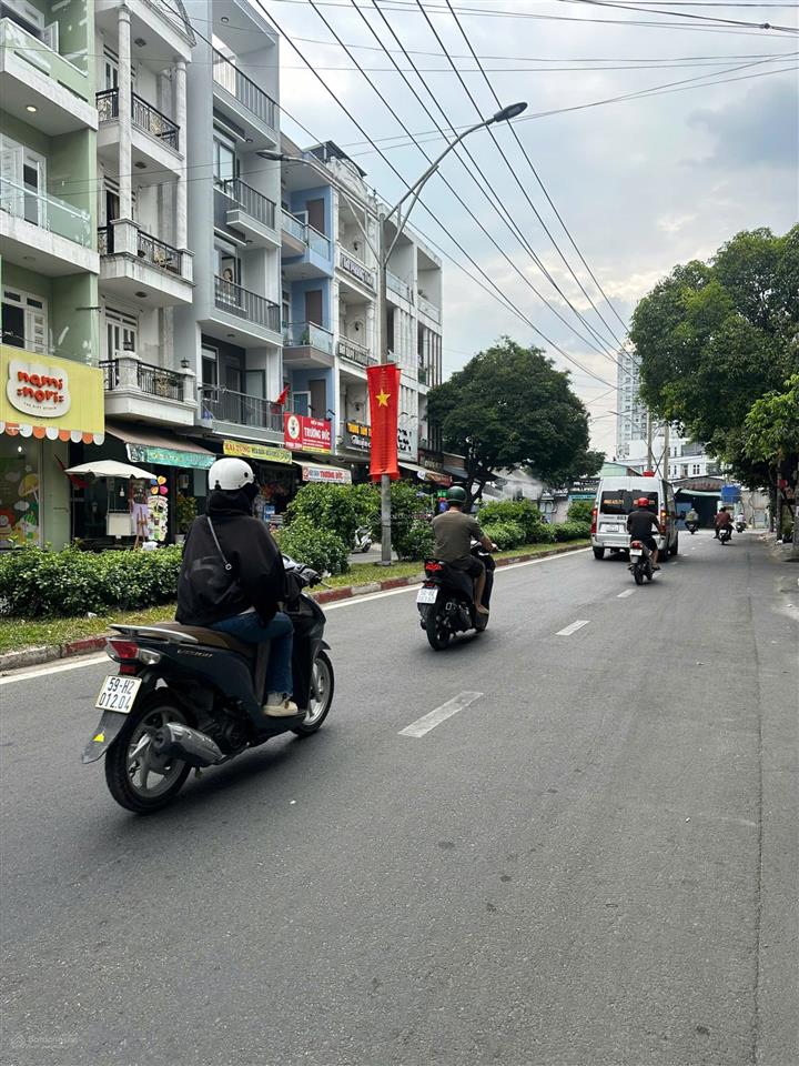 Mt nguyễn cửu đàm, 4,5x17 cấp 4, đường 32m, giá 13,9 tỷ